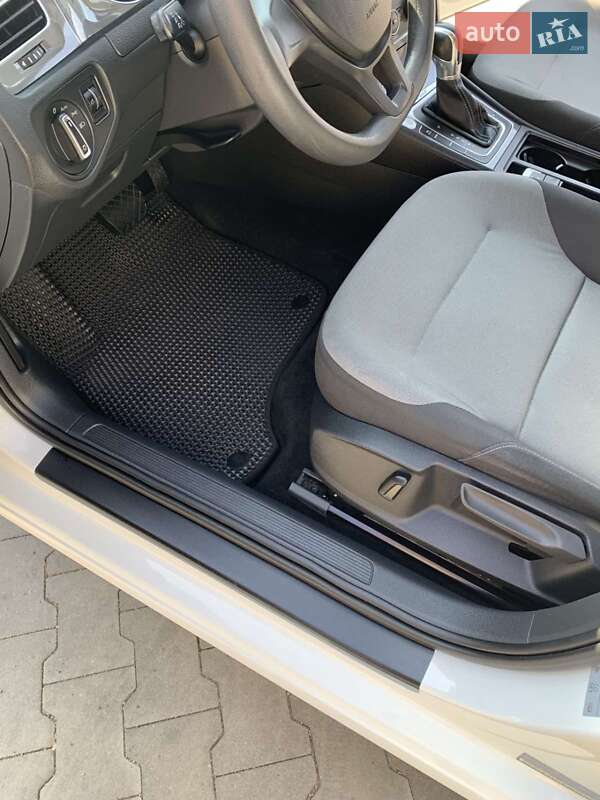 Хетчбек Volkswagen e-Golf 2016 в Умані