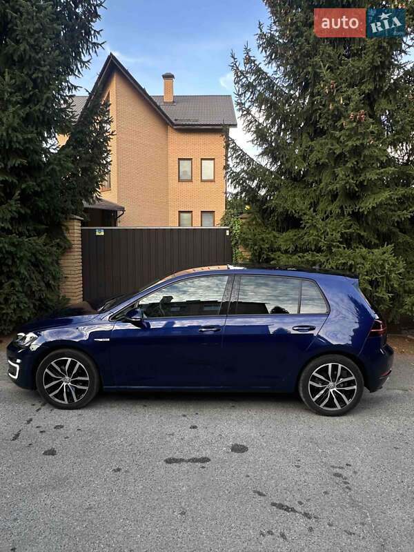 Хэтчбек Volkswagen e-Golf 2018 в Киеве фото 9 Хэтчбек Volkswagen e-Golf 2018 в Киеве