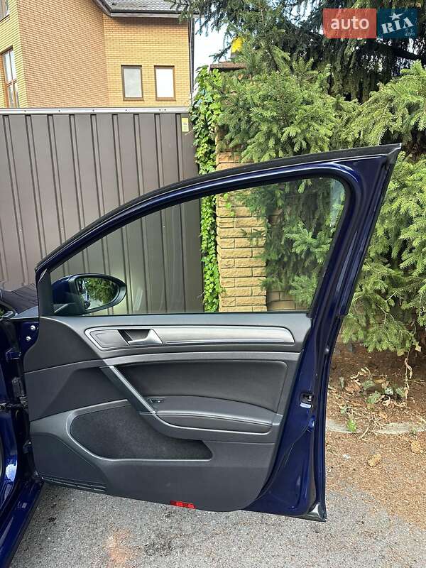 Хэтчбек Volkswagen e-Golf 2018 в Киеве фото 21 Хэтчбек Volkswagen e-Golf 2018 в Киеве