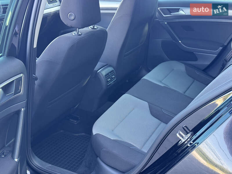 Хэтчбек Volkswagen e-Golf 2015 в Каменец-Подольском