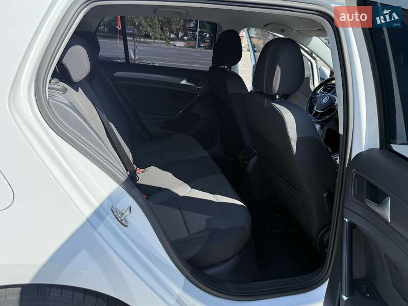 Хетчбек Volkswagen e-Golf 2019 в Києві