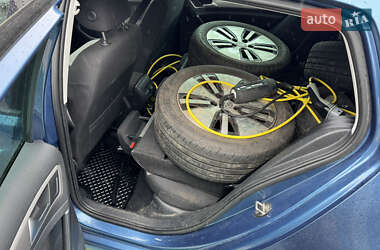 Хэтчбек Volkswagen e-Golf 2015 в 