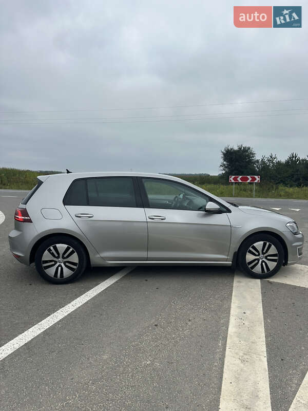 Хетчбек Volkswagen e-Golf 2016 в Городку