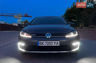 Хэтчбек Volkswagen e-Golf 2019 в 