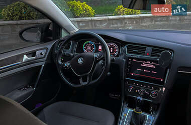 Хэтчбек Volkswagen e-Golf 2019 в 