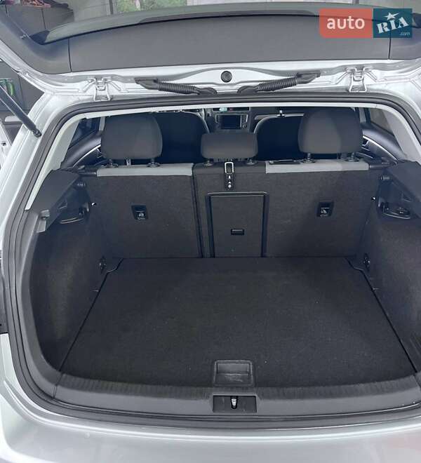 Хэтчбек Volkswagen e-Golf 2015 в Рогатине