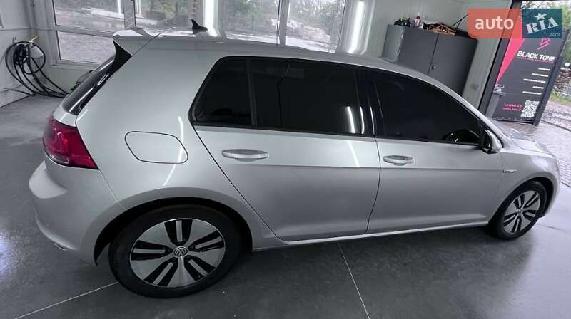 Хэтчбек Volkswagen e-Golf 2015 в Рогатине