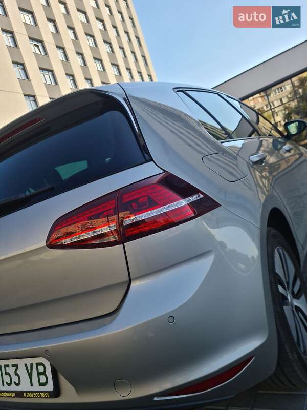 Хэтчбек Volkswagen e-Golf 2015 в Днепре