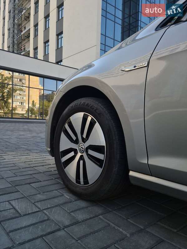 Хэтчбек Volkswagen e-Golf 2015 в Днепре