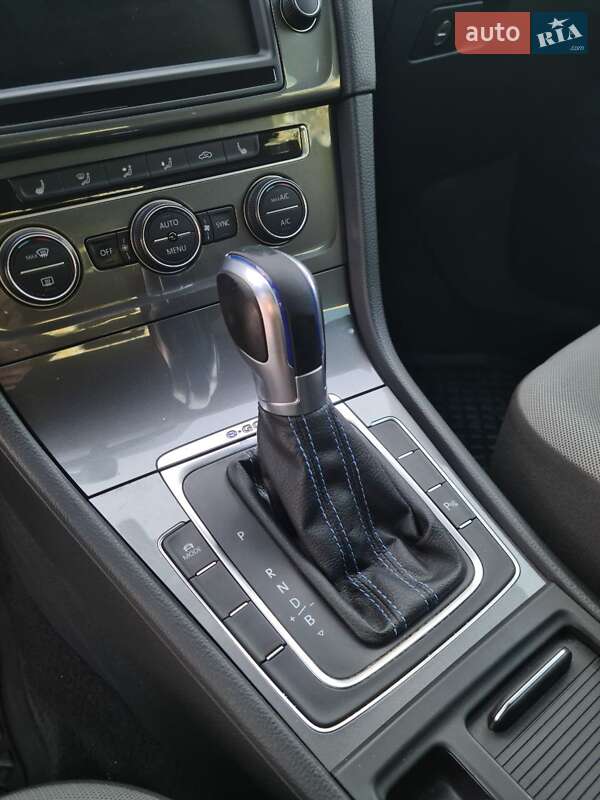 Хэтчбек Volkswagen e-Golf 2015 в Днепре