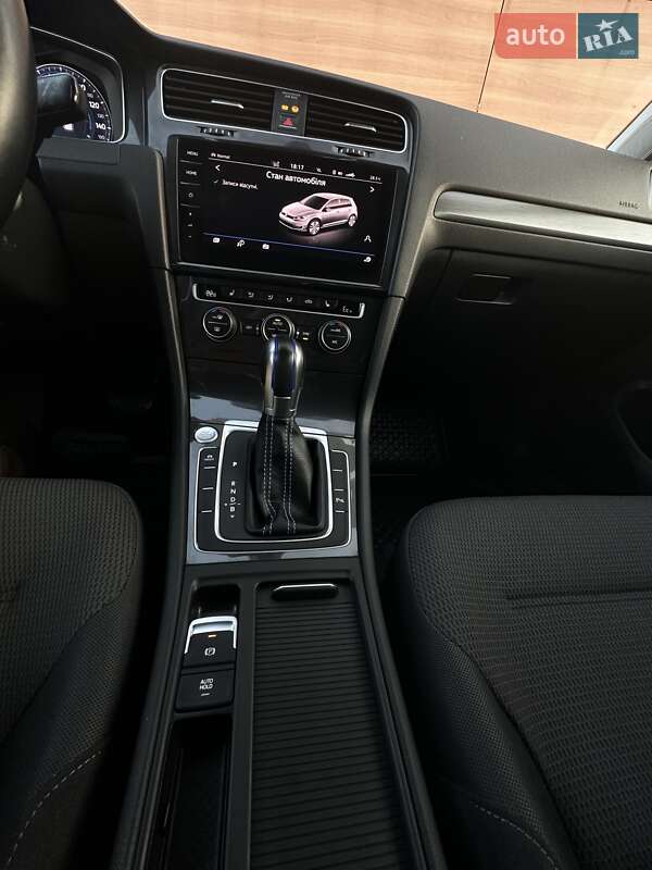 Хэтчбек Volkswagen e-Golf 2018 в Киеве