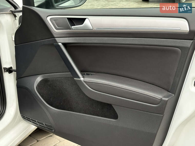 Хетчбек Volkswagen e-Golf 2014 в Луцьку фото 27 Хетчбек Volkswagen e-Golf 2014 в Луцьку