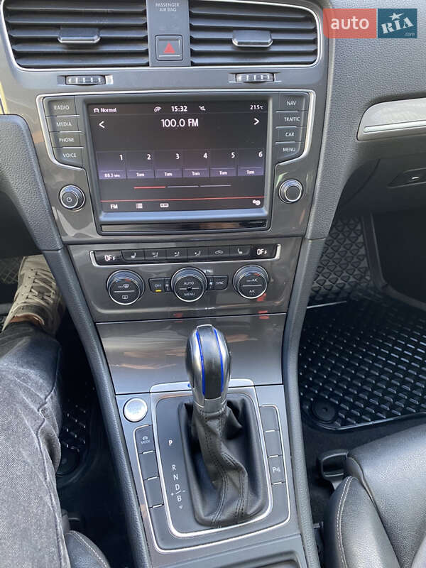 Хетчбек Volkswagen e-Golf 2016 в Чернівцях