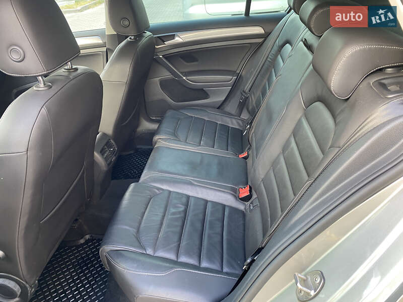 Хетчбек Volkswagen e-Golf 2016 в Чернівцях