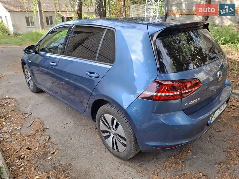 Хетчбек Volkswagen e-Golf 2014 в Чечельнику