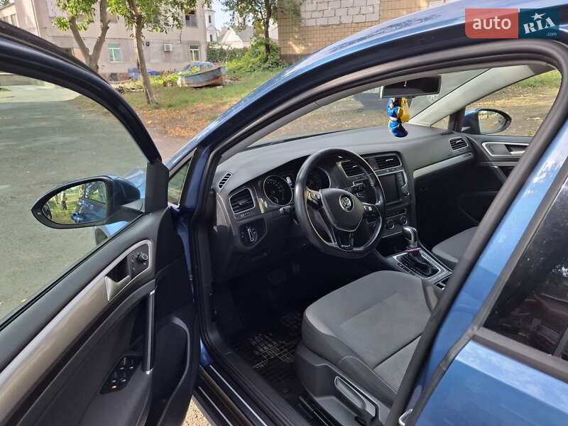 Хетчбек Volkswagen e-Golf 2014 в Чечельнику