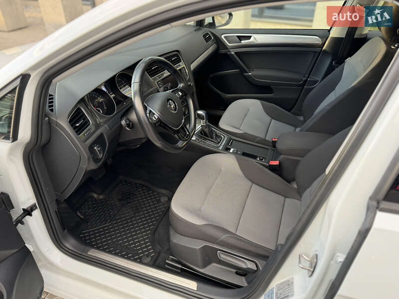 Хэтчбек Volkswagen e-Golf 2015 в Ровно