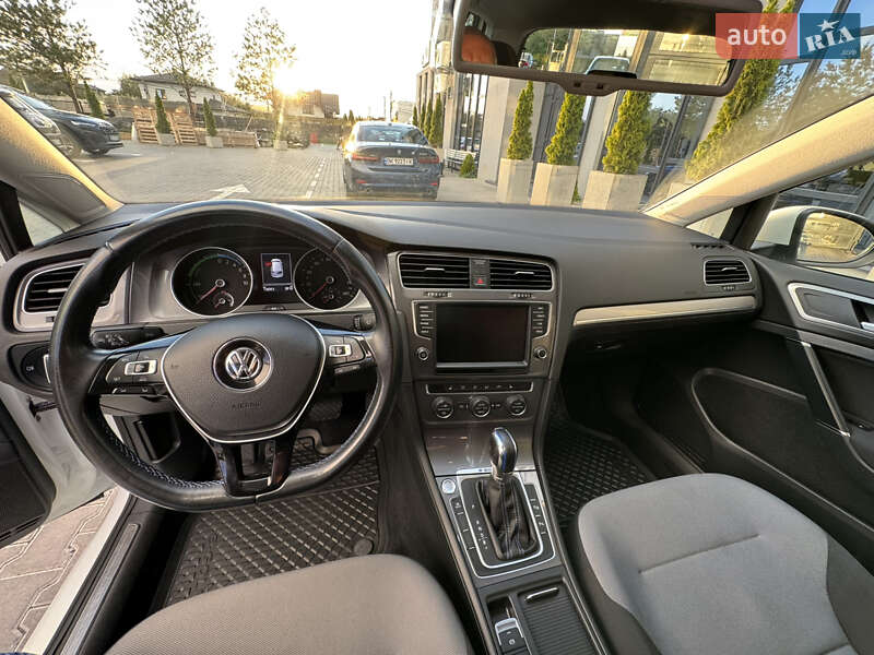Хэтчбек Volkswagen e-Golf 2015 в Ровно