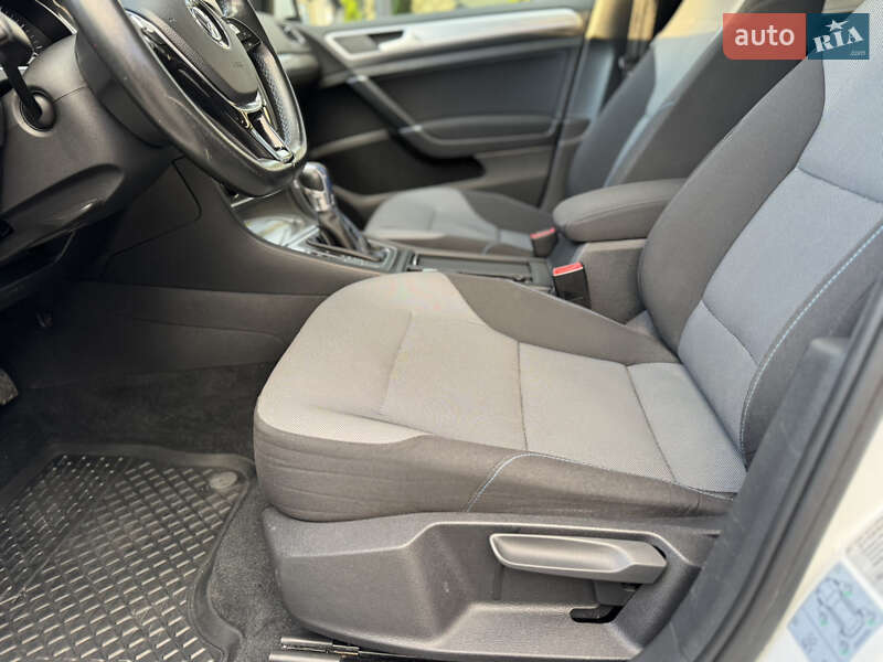 Хэтчбек Volkswagen e-Golf 2015 в Ровно