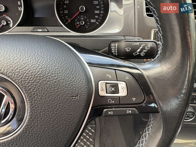 Хэтчбек Volkswagen e-Golf 2015 в Ровно