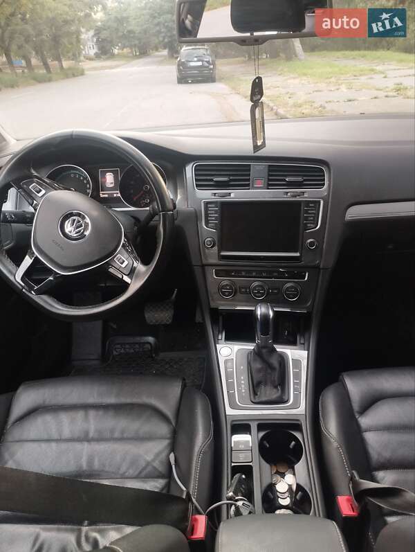 Хэтчбек Volkswagen e-Golf 2016 в Светловодске