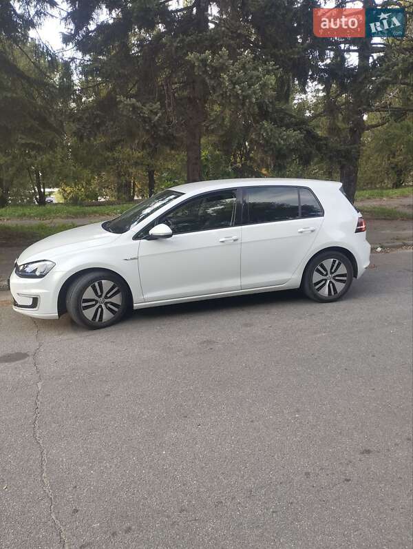 Хэтчбек Volkswagen e-Golf 2016 в Светловодске
