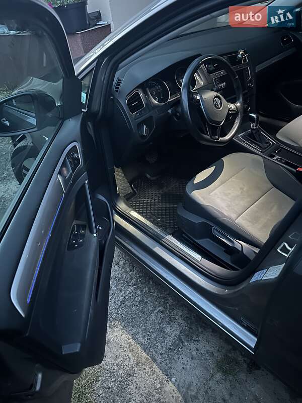 Хетчбек Volkswagen e-Golf 2015 в Києві фото 9 Хетчбек Volkswagen e-Golf 2015 в Києві