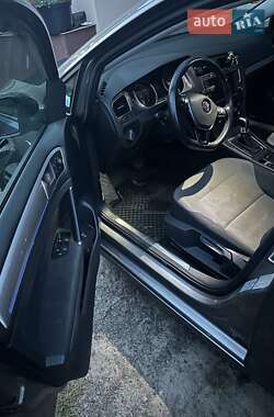 Хэтчбек Volkswagen e-Golf 2015 в 