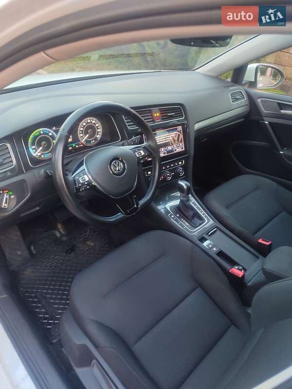 Хетчбек Volkswagen e-Golf 2017 в Кривому Розі