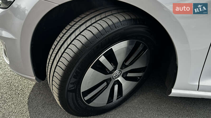 Хетчбек Volkswagen e-Golf 2017 в Миронівці
