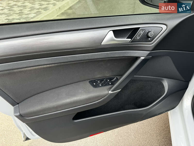 Хетчбек Volkswagen e-Golf 2017 в Миронівці