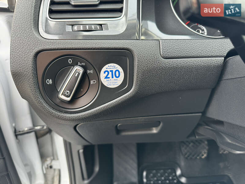 Хетчбек Volkswagen e-Golf 2017 в Миронівці