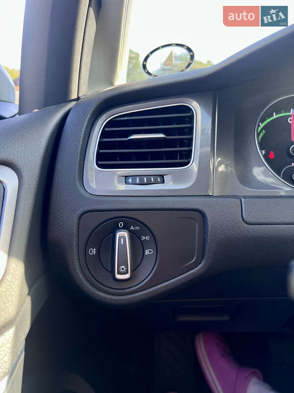 Хэтчбек Volkswagen e-Golf 2014 в Кропивницком