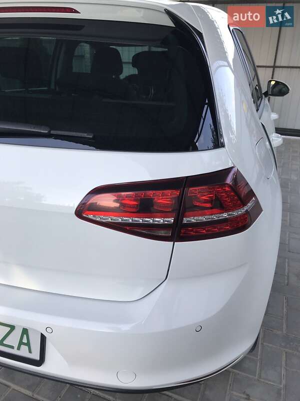 Хэтчбек Volkswagen e-Golf 2015 в Виннице