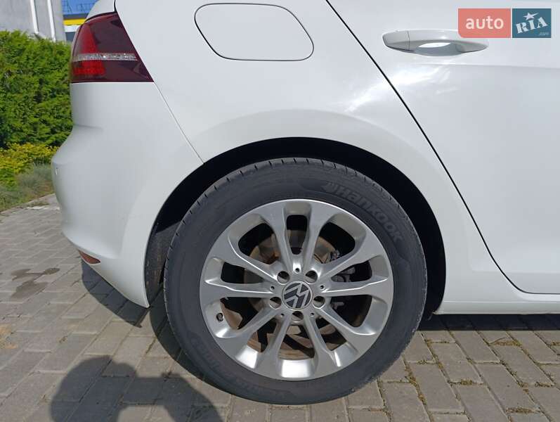 Хэтчбек Volkswagen e-Golf 2014 в Виннице