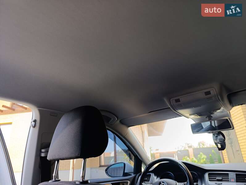 Хэтчбек Volkswagen e-Golf 2014 в Виннице