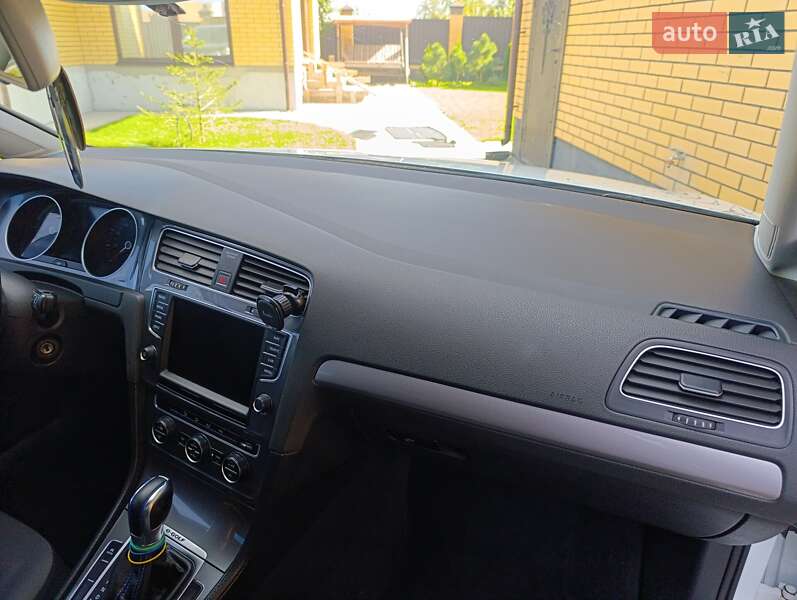 Хэтчбек Volkswagen e-Golf 2014 в Виннице