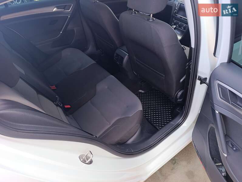 Хэтчбек Volkswagen e-Golf 2014 в Виннице