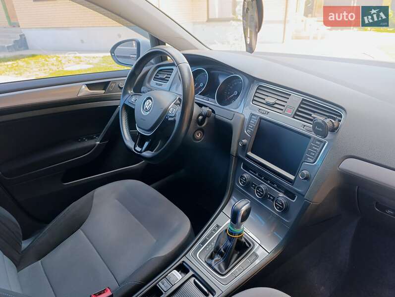 Хэтчбек Volkswagen e-Golf 2014 в Виннице