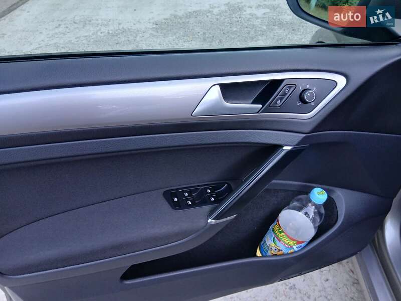 Хэтчбек Volkswagen e-Golf 2015 в Желтых Водах