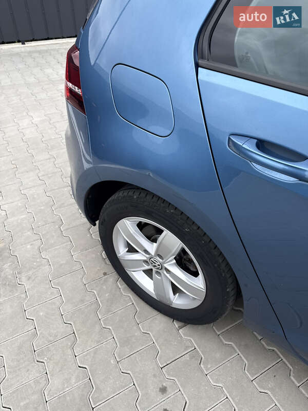 Хетчбек Volkswagen e-Golf 2015 в Луцьку