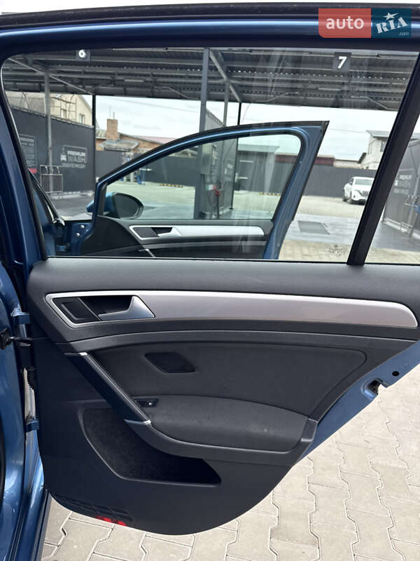 Хетчбек Volkswagen e-Golf 2015 в Луцьку