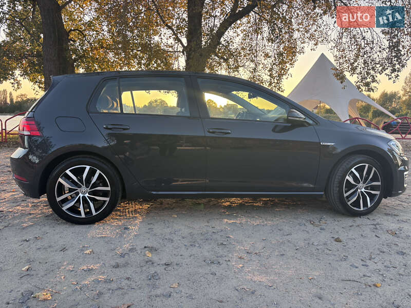 Хэтчбек Volkswagen e-Golf 2019 в Украинке