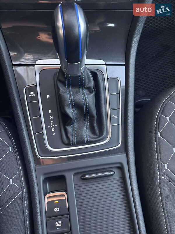 Хэтчбек Volkswagen e-Golf 2019 в Украинке