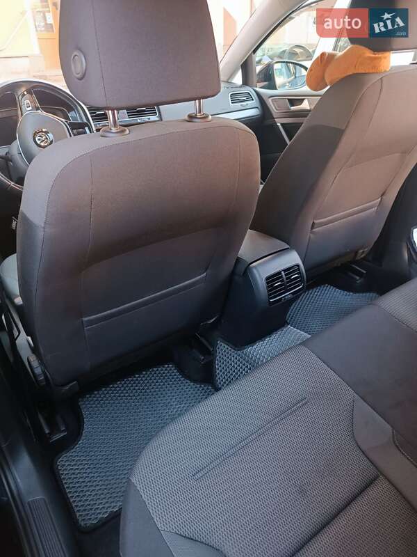 Хетчбек Volkswagen e-Golf 2020 в Стрию