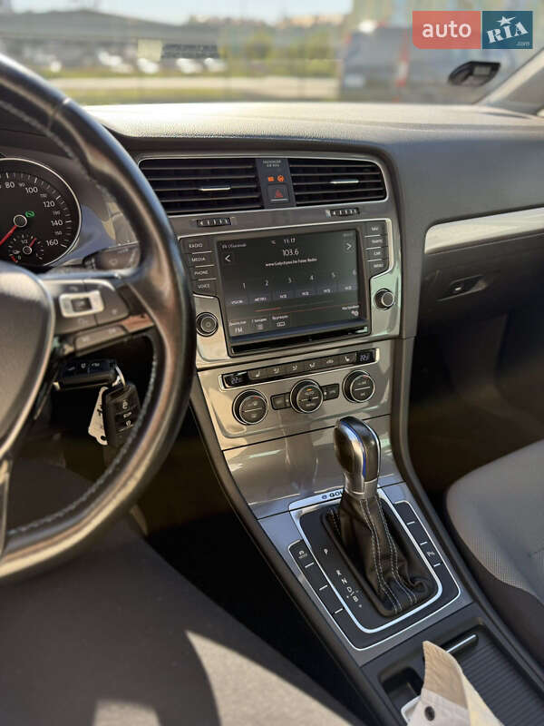 Хетчбек Volkswagen e-Golf 2014 в Радехові