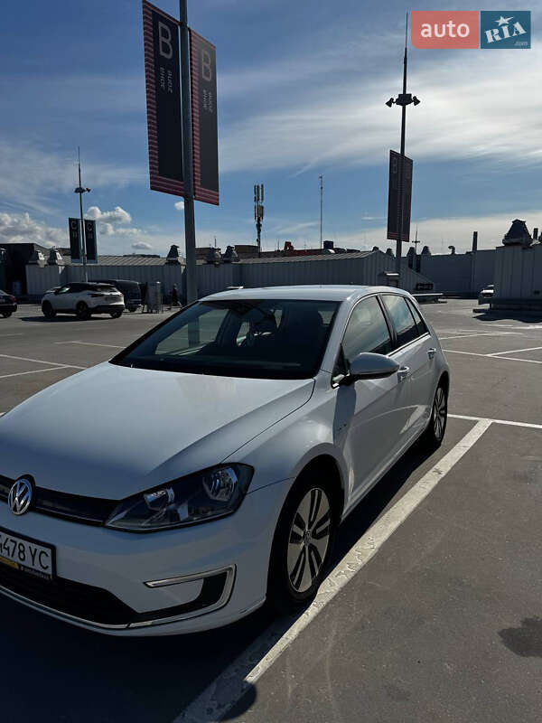 Хэтчбек Volkswagen e-Golf 2016 в Киеве