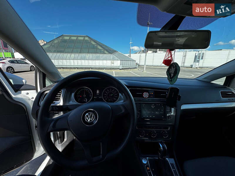 Хэтчбек Volkswagen e-Golf 2016 в Киеве