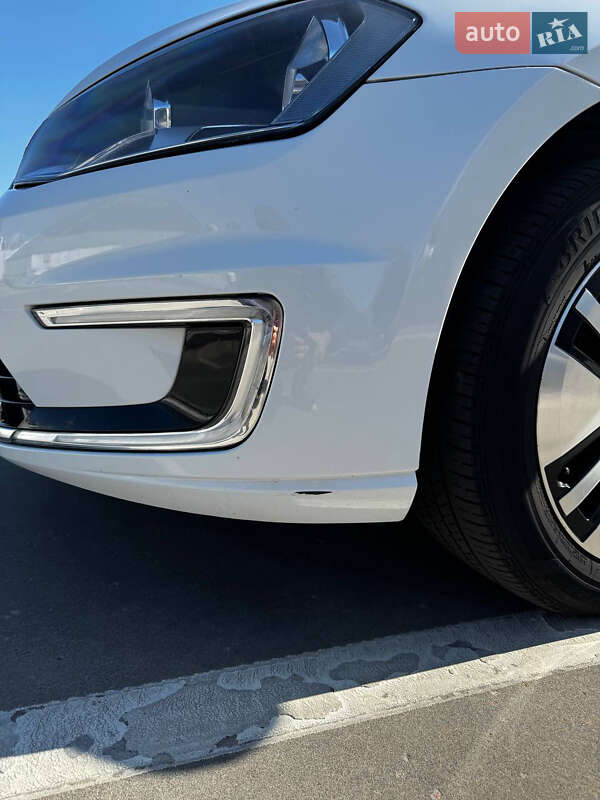 Хэтчбек Volkswagen e-Golf 2016 в Киеве
