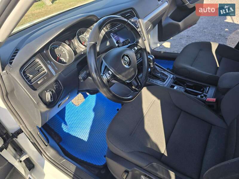 Хэтчбек Volkswagen e-Golf 2017 в Ксаверовке фото 16 Хэтчбек Volkswagen e-Golf 2017 в Ксаверовке
